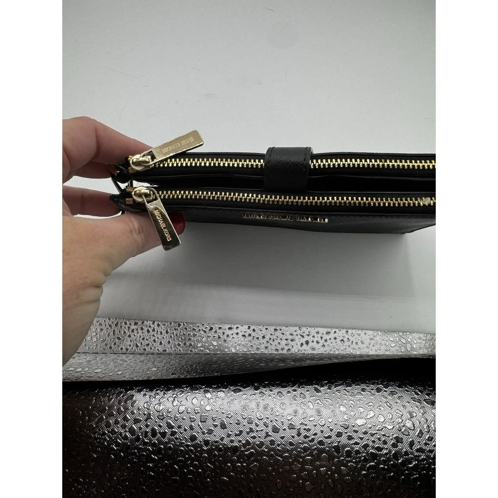 Michael Kors Jet Set Travel Large Double Zip Leather Wristlet Black/Gold Mint A5